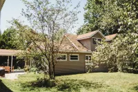 Cozy Nook by Lake MI&Dunes with Private Hot Tub! Các khách sạn ở Chikaming Township