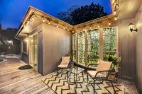 H-Town Pool House • Arcade • Pool Table • 2 King BD • HBO Max• 6 Beds Hotels in Alief