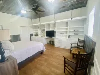 Renovated 1-3 bedroom barn house, minutes to town