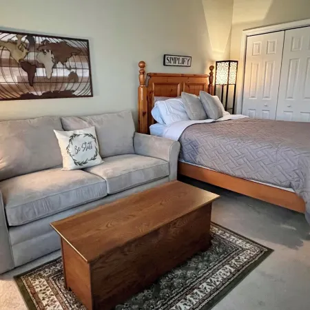 Steps to slopes at Bryce Resort! Family-sized condo with balcony and fireplace