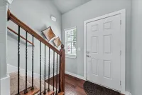 Flourishing Palm Place 3 BR 2 BA near XNA