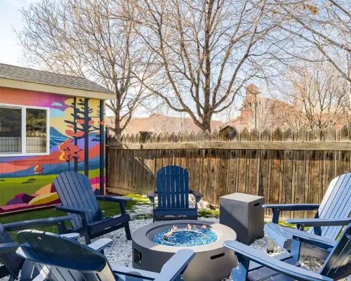 ARCADE - FIRE PIT - HOT TUB - BACKYARD GAMES - OLDE TOWN HISTORIC DISTRICT Hotels in Arvada