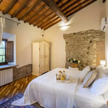 Charming villa in Chianni,Pool,garden, A/C, Pergola for al fresco dining,sleep 9