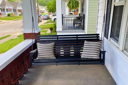 Bungalow style house, 10 min to downtown Cincy and 5 min to hiking trails!