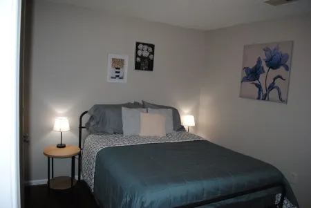 Quit, Cozy, Pet Friendly Condo Отели рядом с достопримечательностью «Ханс Молл»