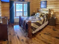 Large six-bedroom loghome w/ private boat ramp, dock, movie room and pool room. 温斯頓縣酒店