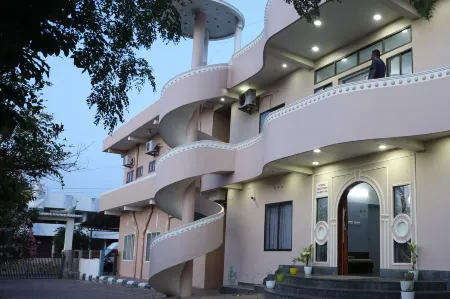 Sauhrudam Resort Отели рядом с достопримечательностью «Каньякумари Бич»