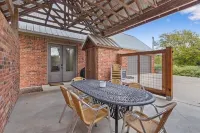 Spacious modern 4 bedroom house -downtown Waco near Silo District