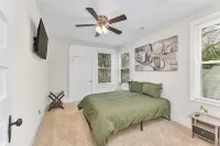 The Master Classic, 2.4 miles to Augusta National- 4 bedrooms, Sleeps 12 Hotels near Peach Orchard RV Park & Campground