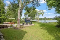 Murray Lake Waterfront Retreat w/ Dock, Patio & Fire Pit