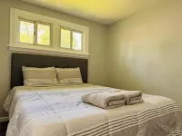 Beautiful Modern Ranch Near UB & Niagara Falls