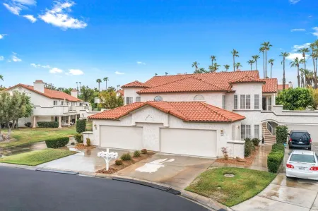 Upgraded Desert Falls Upper Unit Отели рядом с достопримечательностью «Footloose Reflexology Massage»