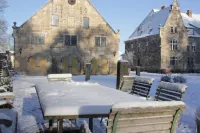 Romantic living in the manor house in the middle of Gut Mahndorf park