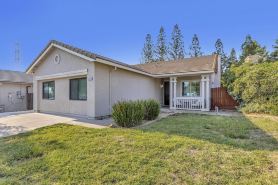 Charming 3-bedroom home, popular Broadstone area, walk to shops & park, WiFi, AC