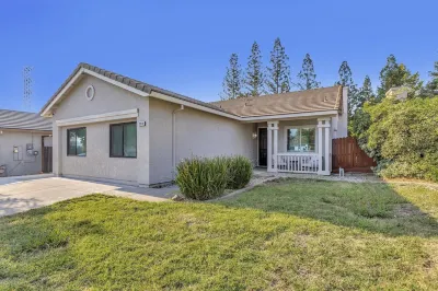 Charming 3-bedroom home, popular Broadstone area, walk to shops & park, WiFi, AC Hotels near Rite Aid