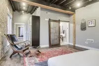 Walk to Metro, Convention Center, Restaurants, Nightlife, No Car needed!