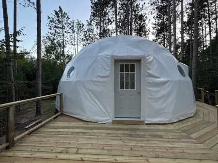Löyly Luxury Dome, Hot Tub, Sauna, Plunge, King, Queen, Kitchen, Sleeps 4, N. MI