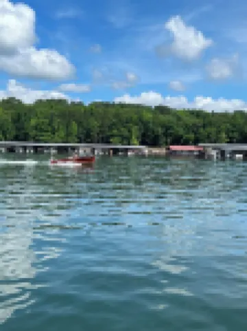 Hill Creek Cabin 2 Minutes from Marina and boat ramp on Greers Ferry Lake