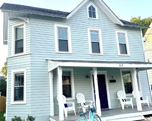 Belle is a cute cottage blocks from shops, bay, cafes 北安普敦縣酒店