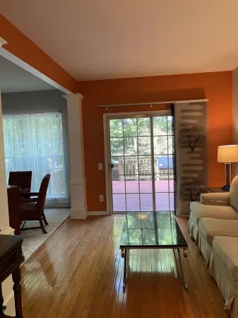 Serene Townhome minutes away from Christiana Mall, DE Race Park and Univ. of DE Отели рядом с Аэропорт Ньюкасла