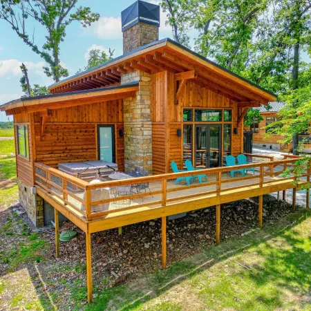 Twin Retreat Cabin 1: Hot Tub, Fire Pit, Golf Shangri La, Boat Grand Lake