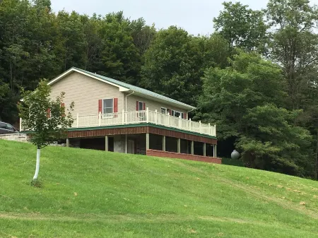 Beautiful Getaway amazing views! Sleeps 6