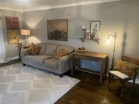 Country cottage on 3 acres right outside of town close to UTM Hôtels à : Comte de Weakley