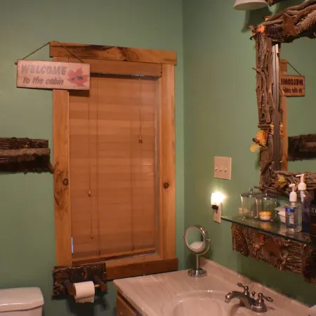 Beautiful River/Waterfall Cabin 13 miles to Helen  6 miles to Hiawassee