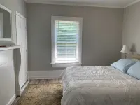 Bungalow Retreat - Pet Friendly - Historic Home in Huntersville