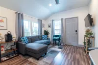 Stylish 1 BR,1BA Home Steps From Freret St