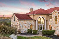 Lake Travis Luxury Home - Theater, Hot Tub, Game Room - Sleeps 16 - Wifi