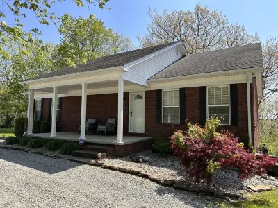 Still Hill Bourbon Trail Home on 5 acres with a hot tub and fire pit Hotels near Chuckleberry Farm & Winery