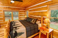 Larsen Lodge Downtown Village Egg Harbor, Sauna, New, Rustic and Elegant.