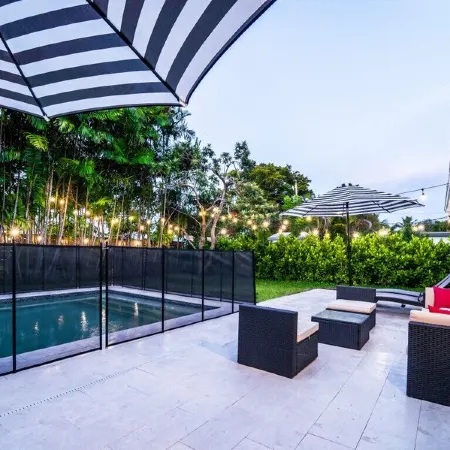 Grey Manor – Spacious 3Br/2BA Hallandale Home, Heated Pool & Smart Amenities Отели в г. Халландейл Бич