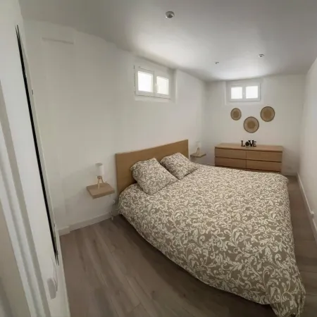 Joli Appartement Rénové de 55m2. Parking Gratuit