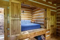 Cliffside Cabin 2 King ALCOVES, Hot Tub, Cargo Net