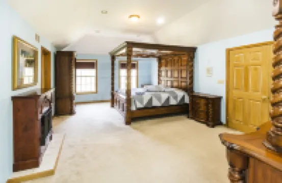 Pocono Escape with huge Pool HOT TUB,GAMEROOM,FIREPIT,near Camelback & Kalahari