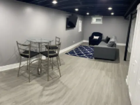 Freshly Remodeled Cozy Home Hotels in Des Plaines