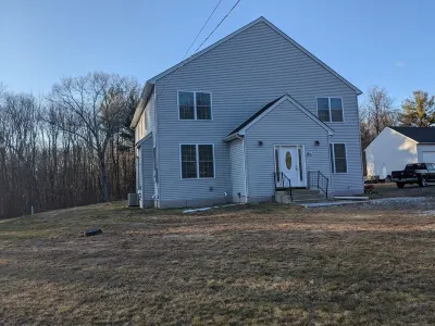 Quiet 3 BR 1.5 Bath Duplex Near 5 Colleges, Connecticut River, and Hiking Trails