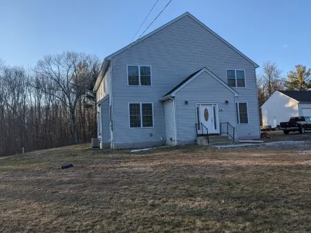Quiet 3 BR 1.5 Bath Duplex Near 5 Colleges, Connecticut River, and Hiking Trails