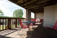 Welcome to our Cozy Getaway! Next to SDC just minutes from ALL Branson offers.