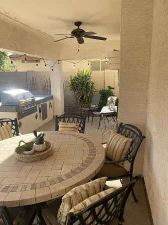 3 Bedroom 2.5 Bath With Hot Tub & Heated Pool! Outside BBQ Area with Fire Pit!