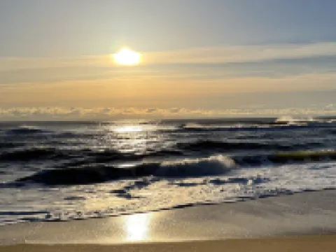 Enjoy a getaway to remember at Dune't Worry, Beach Happy! 杜克酒店