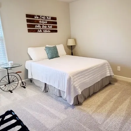 Rogers Retreat, Dog Friendly, Cozy Home. Close to Walmart Amp, Downtown Rogers