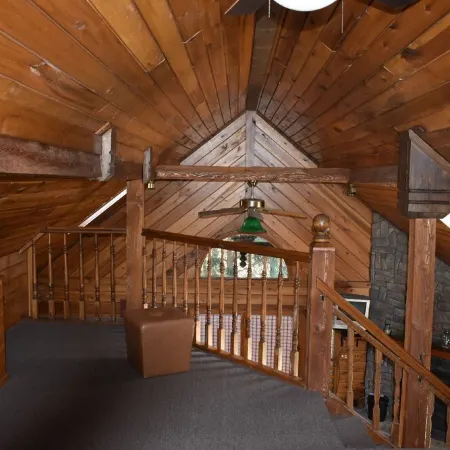 Country Cabin within minutes of the New River Gorge National Park & Preserve.