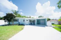 Dip n' Sip Oasis: Heated pool, close to the beach & Atlantic ave!