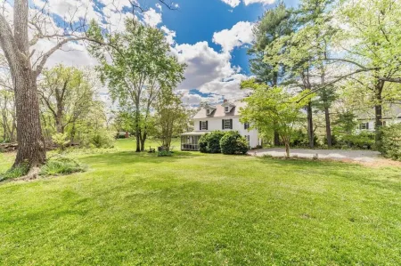 Rosé All Day: Wine Country Getaway! Walk to Dining