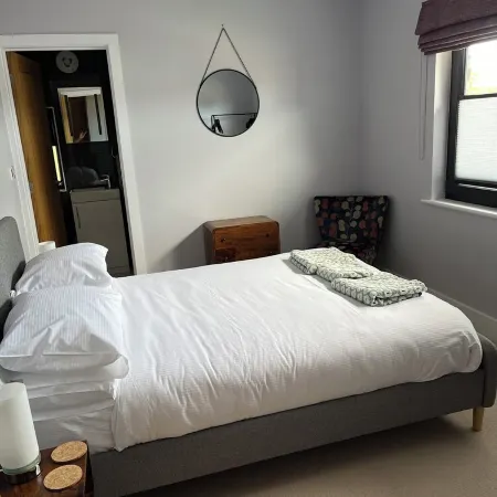 Detached 3 bed 3 bath home 7 mins walk to Padstow Harbour- Pet Friendly Parking