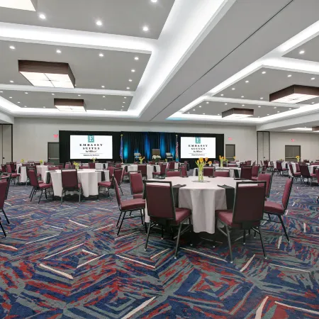 Embassy Suites by Hilton Oklahoma City Northwest Отели рядом с достопримечательностью «Торговый центр "Олд Шепард"»