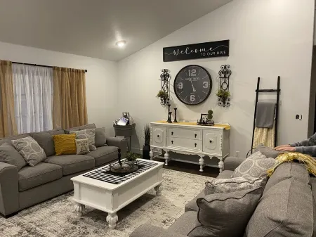 Mimi’s Hive Spacious 6 bed 5 bath home Pendleton , Oregon